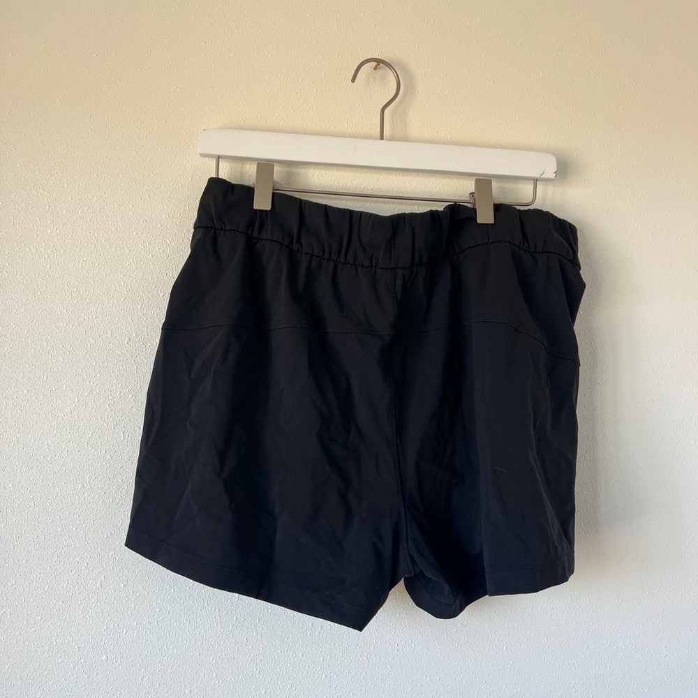 Women’s Black Lululemon Shorts Size 10 - Picture 2 of 6